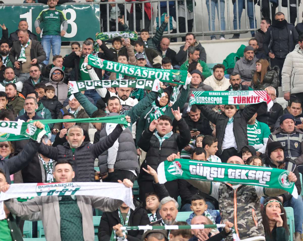 (FOTO GALERİ)Bursaspor-Aliağa FK maçından taraftar fotoğrafları