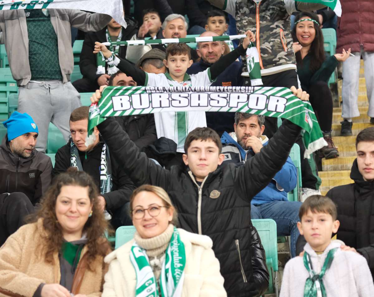 (FOTO GALERİ)Bursaspor-Aliağa FK maçından taraftar fotoğrafları