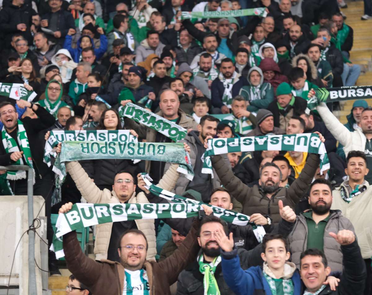 (FOTO GALERİ)Bursaspor-Aliağa FK maçından taraftar fotoğrafları