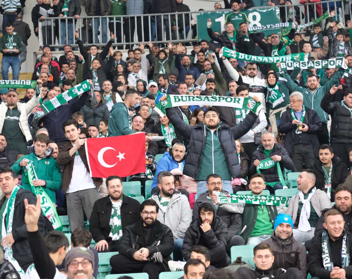 (FOTO GALERİ)Bursaspor-Aliağa FK maçından taraftar fotoğrafları