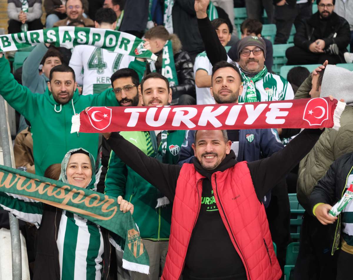 (FOTO GALERİ)Bursaspor-Aliağa FK maçından taraftar fotoğrafları