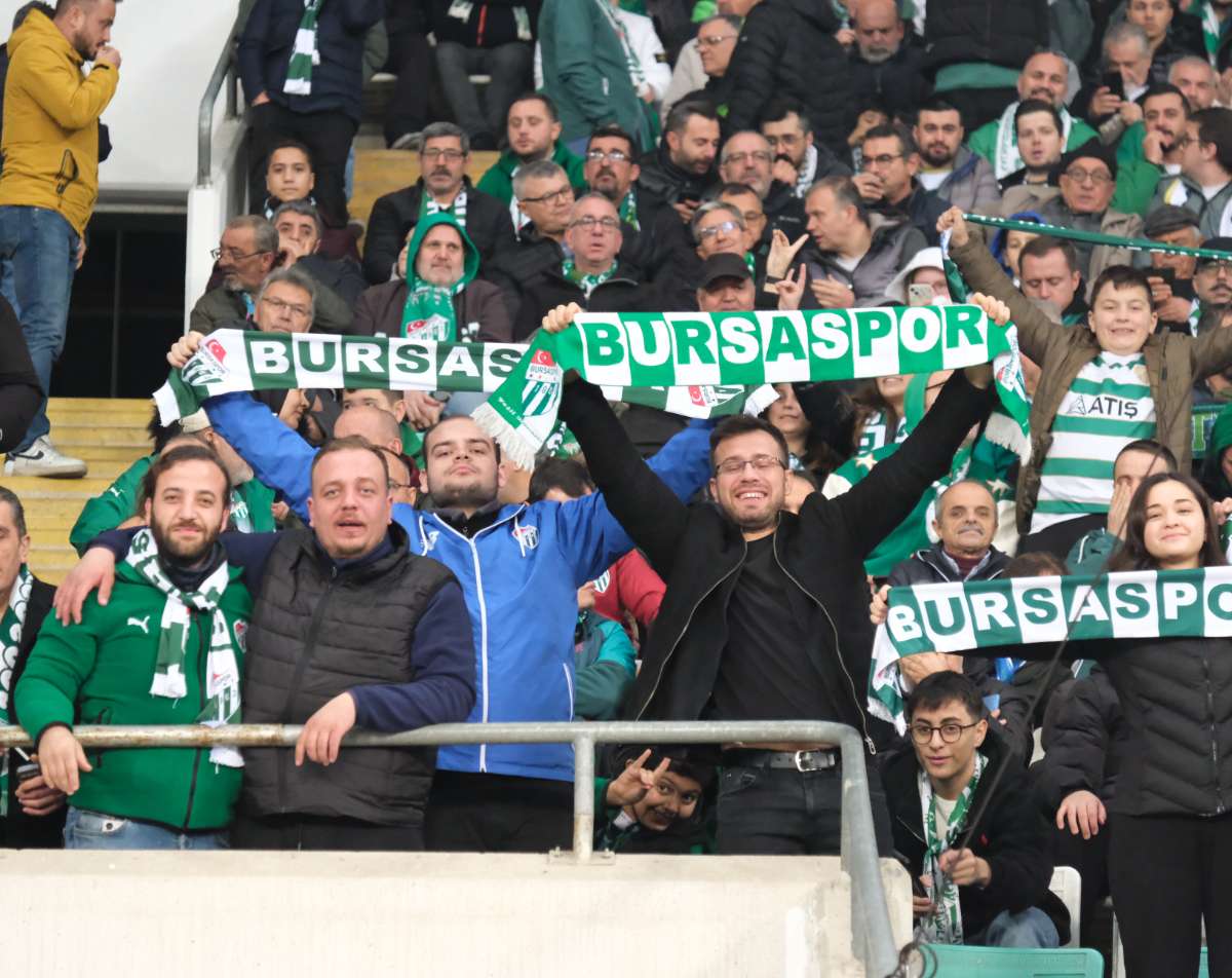 (FOTO GALERİ)Bursaspor-Aliağa FK maçından taraftar fotoğrafları