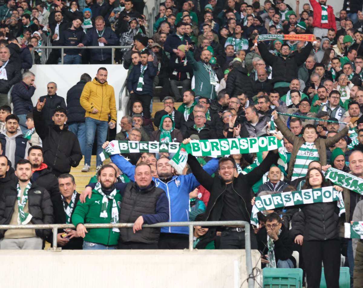 (FOTO GALERİ)Bursaspor-Aliağa FK maçından taraftar fotoğrafları