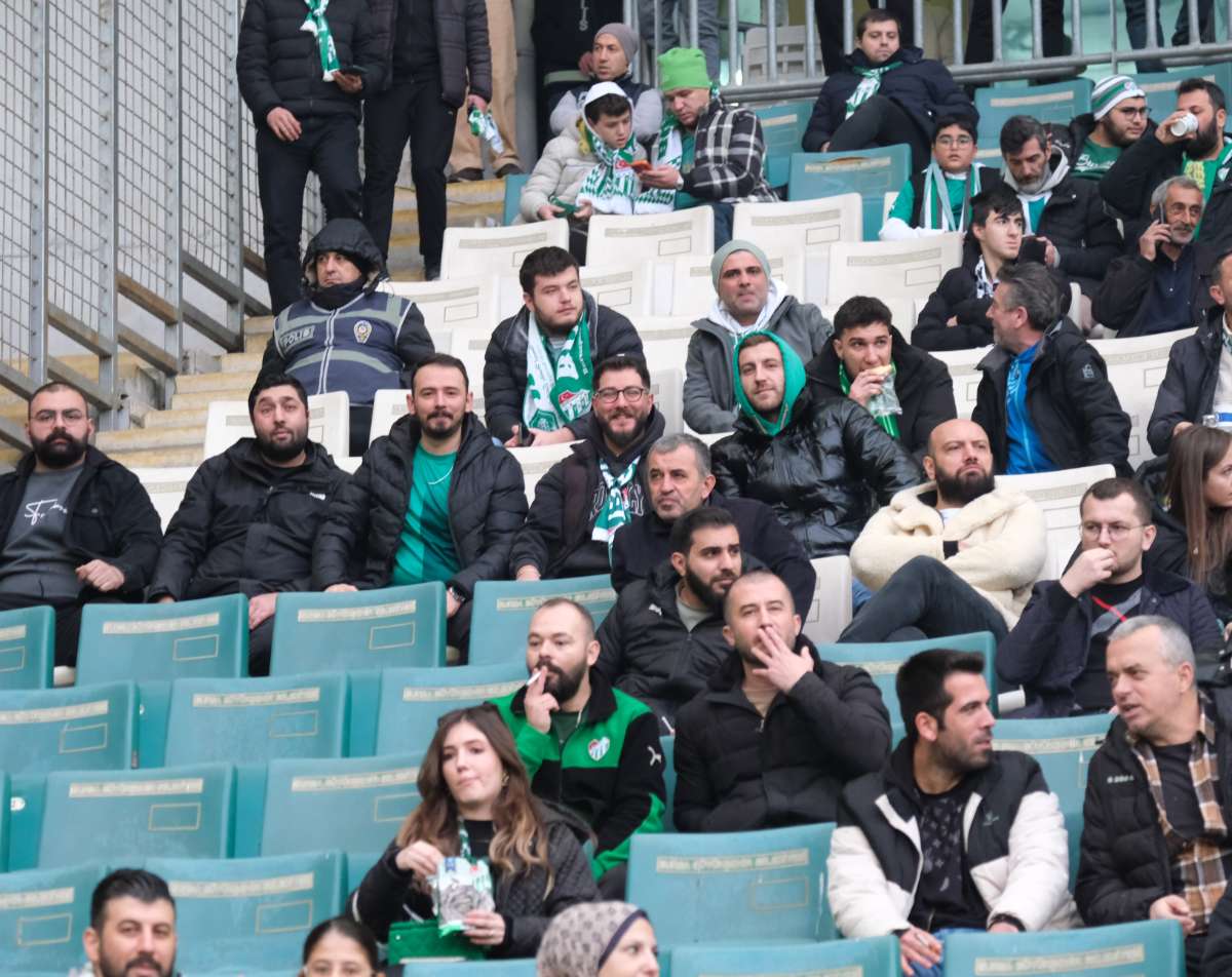 (FOTO GALERİ)Bursaspor-Aliağa FK maçından taraftar fotoğrafları