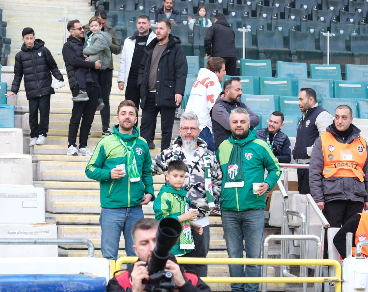 (FOTO GALERİ)Bursaspor-Aliağa FK maçından taraftar fotoğrafları