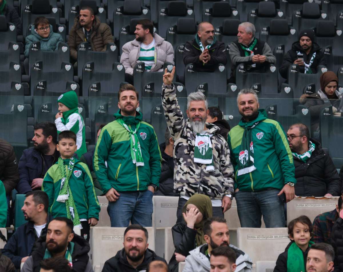 (FOTO GALERİ)Bursaspor-Aliağa FK maçından taraftar fotoğrafları
