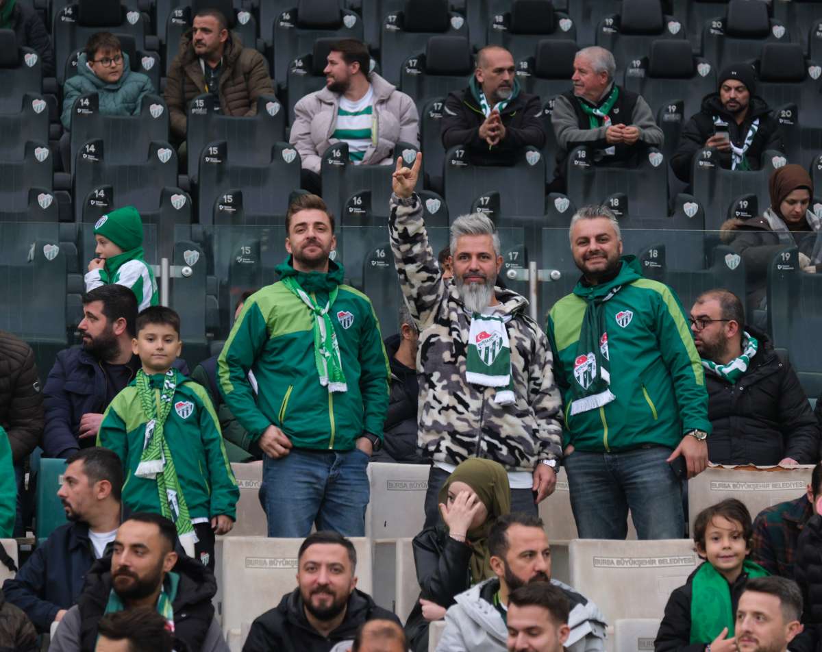 (FOTO GALERİ)Bursaspor-Aliağa FK maçından taraftar fotoğrafları