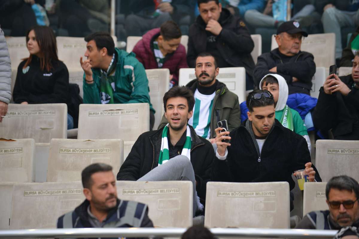 (FOTO GALERİ)Bursaspor-Aliağa FK maçından taraftar fotoğrafları
