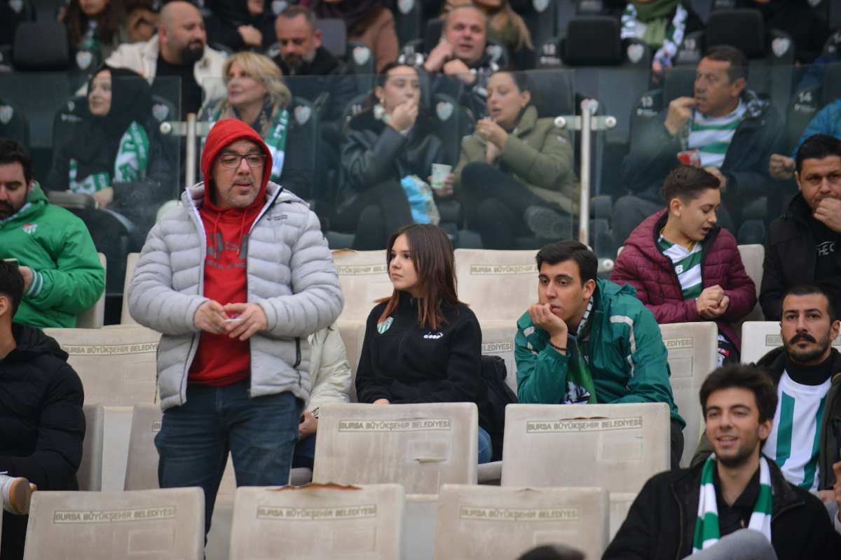 (FOTO GALERİ)Bursaspor-Aliağa FK maçından taraftar fotoğrafları
