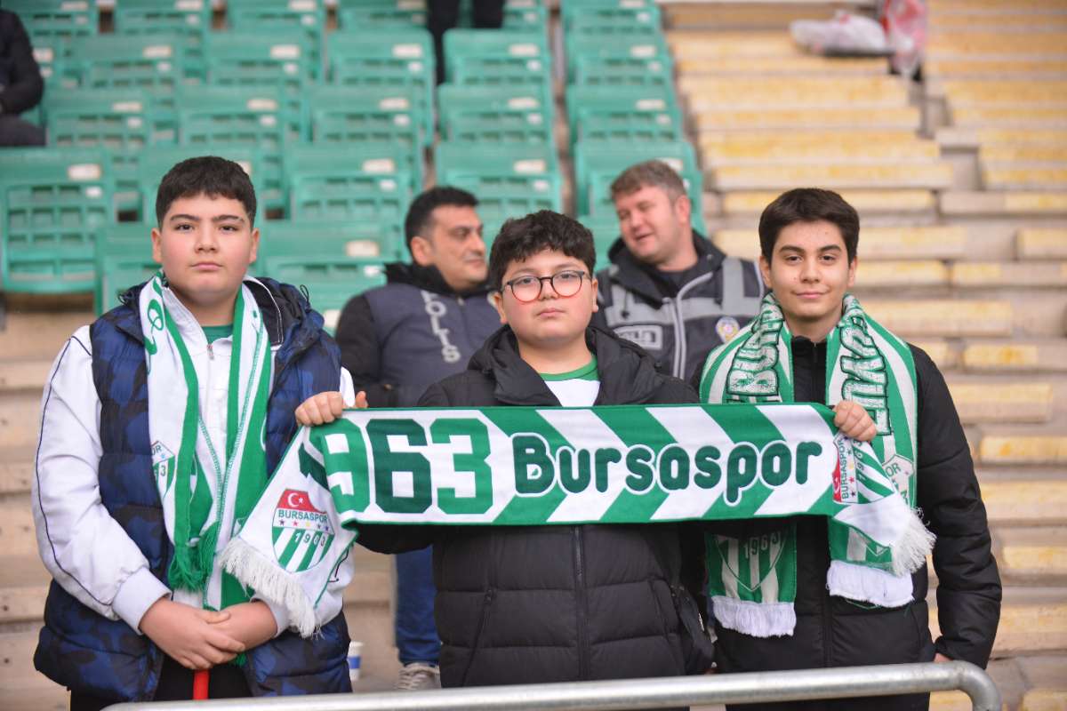 (FOTO GALERİ)Bursaspor-Aliağa FK maçından taraftar fotoğrafları