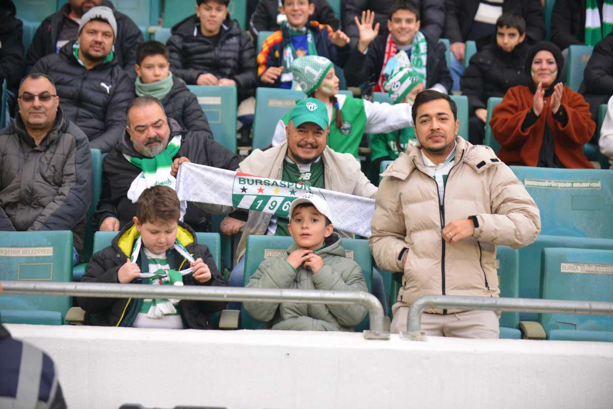 (FOTO GALERİ)Bursaspor-Aliağa FK maçından taraftar fotoğrafları