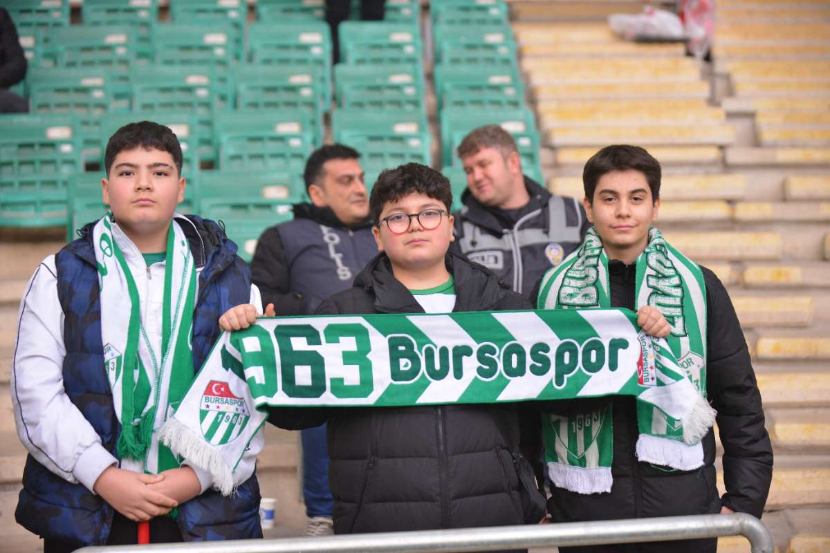 (FOTO GALERİ)Bursaspor-Aliağa FK maçından taraftar fotoğrafları