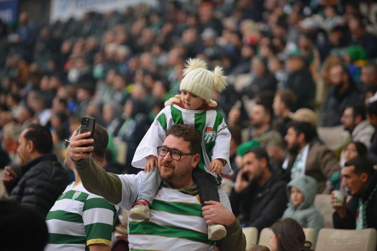 (FOTO GALERİ)Bursaspor-Aliağa FK maçından taraftar fotoğrafları