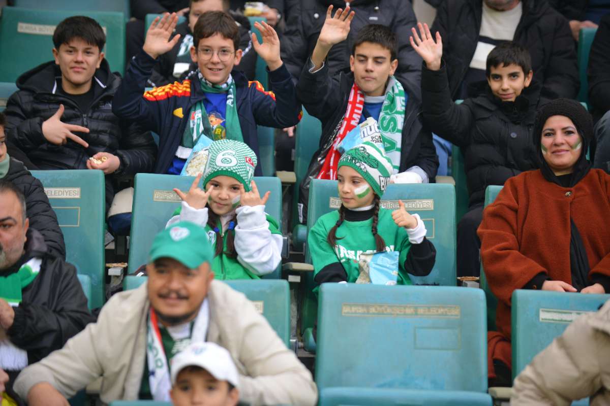 (FOTO GALERİ)Bursaspor-Aliağa FK maçından taraftar fotoğrafları