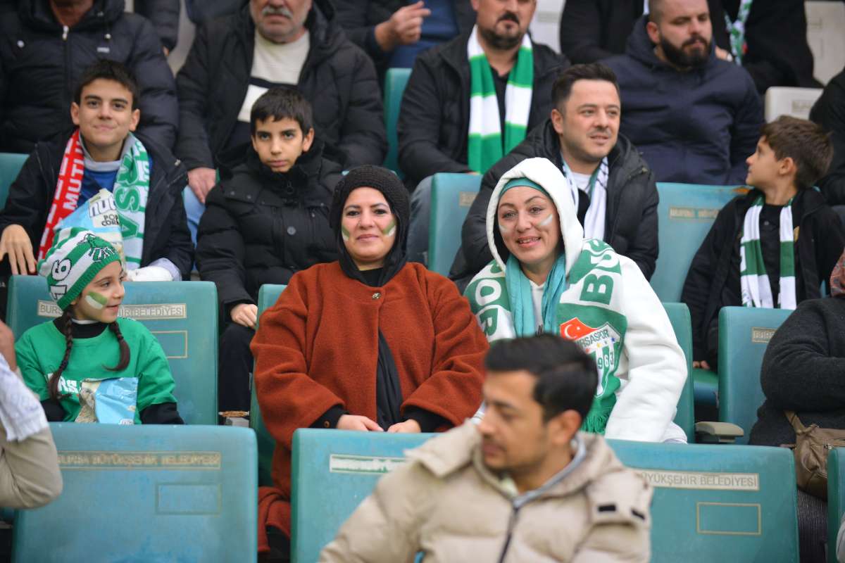 (FOTO GALERİ)Bursaspor-Aliağa FK maçından taraftar fotoğrafları