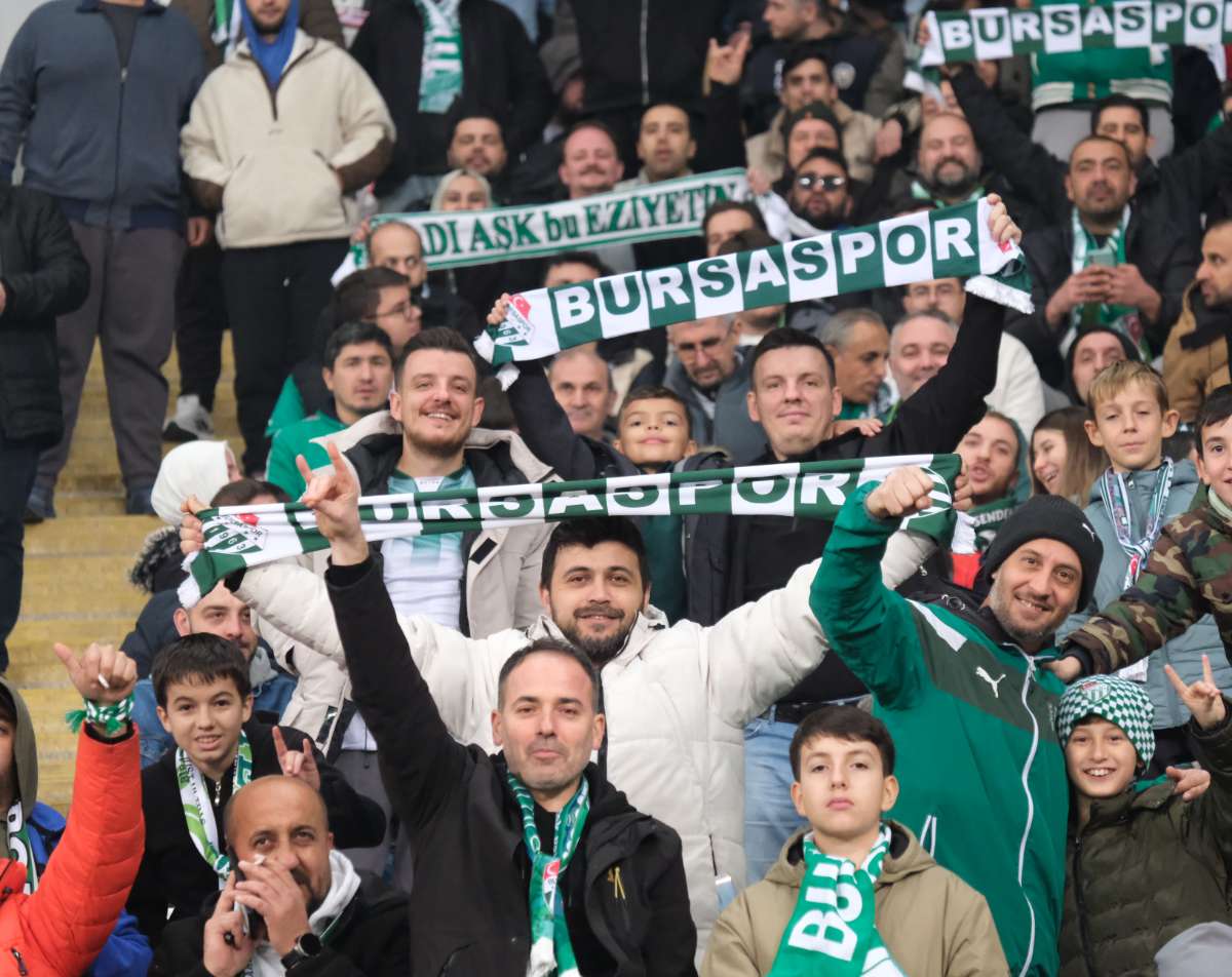 (FOTO GALERİ)Bursaspor-Aliağa FK maçından taraftar fotoğrafları