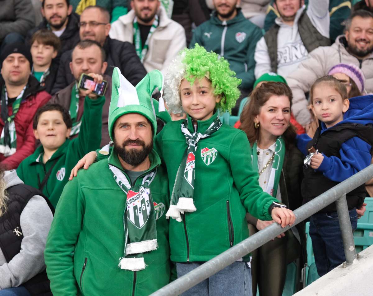 (FOTO GALERİ)Bursaspor-Aliağa FK maçından taraftar fotoğrafları