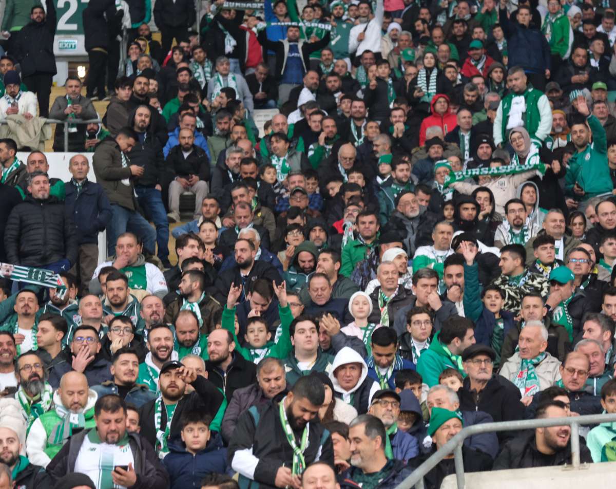 (FOTO GALERİ)Bursaspor-Aliağa FK maçından taraftar fotoğrafları