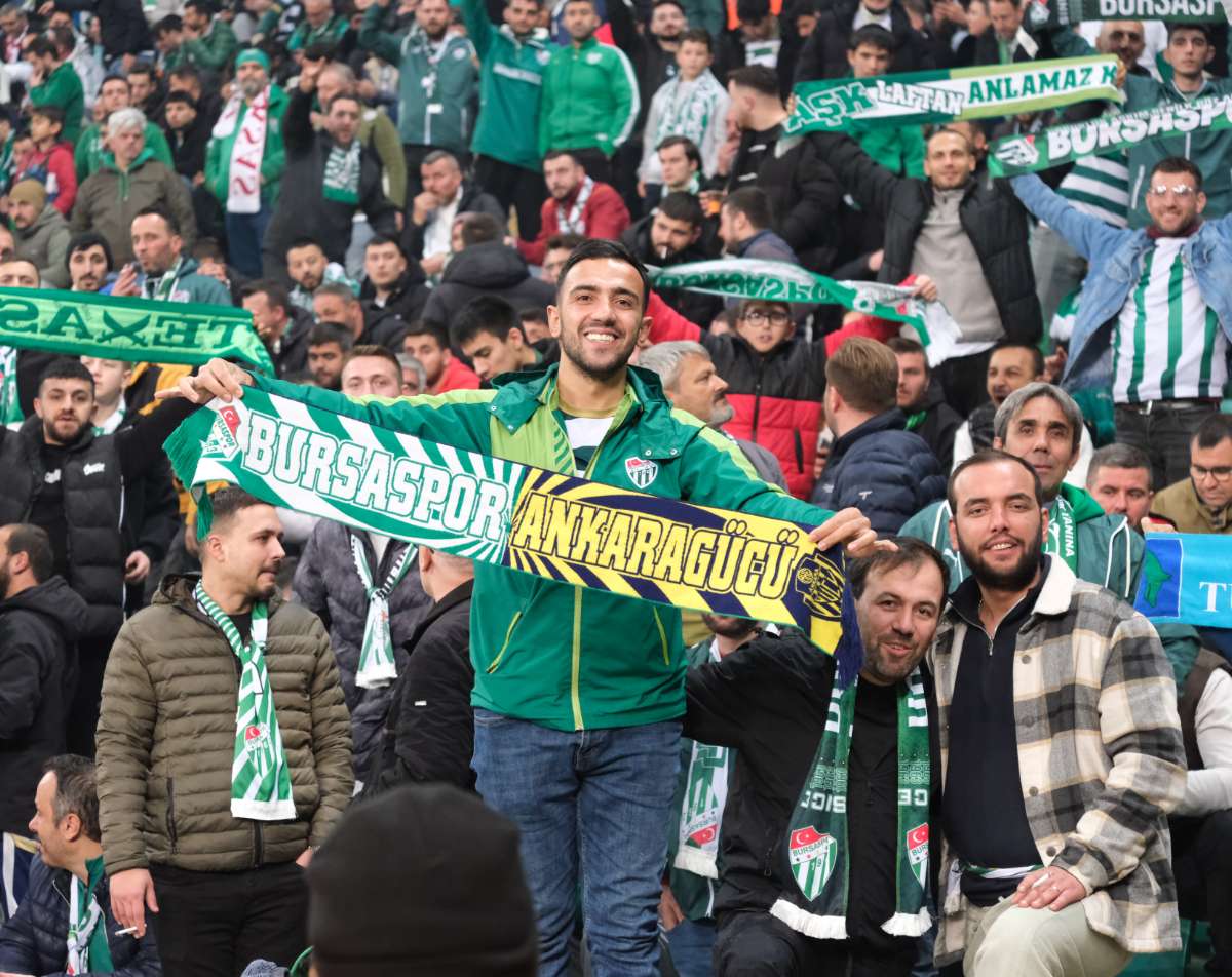 (FOTO GALERİ)Bursaspor-Aliağa FK maçından taraftar fotoğrafları
