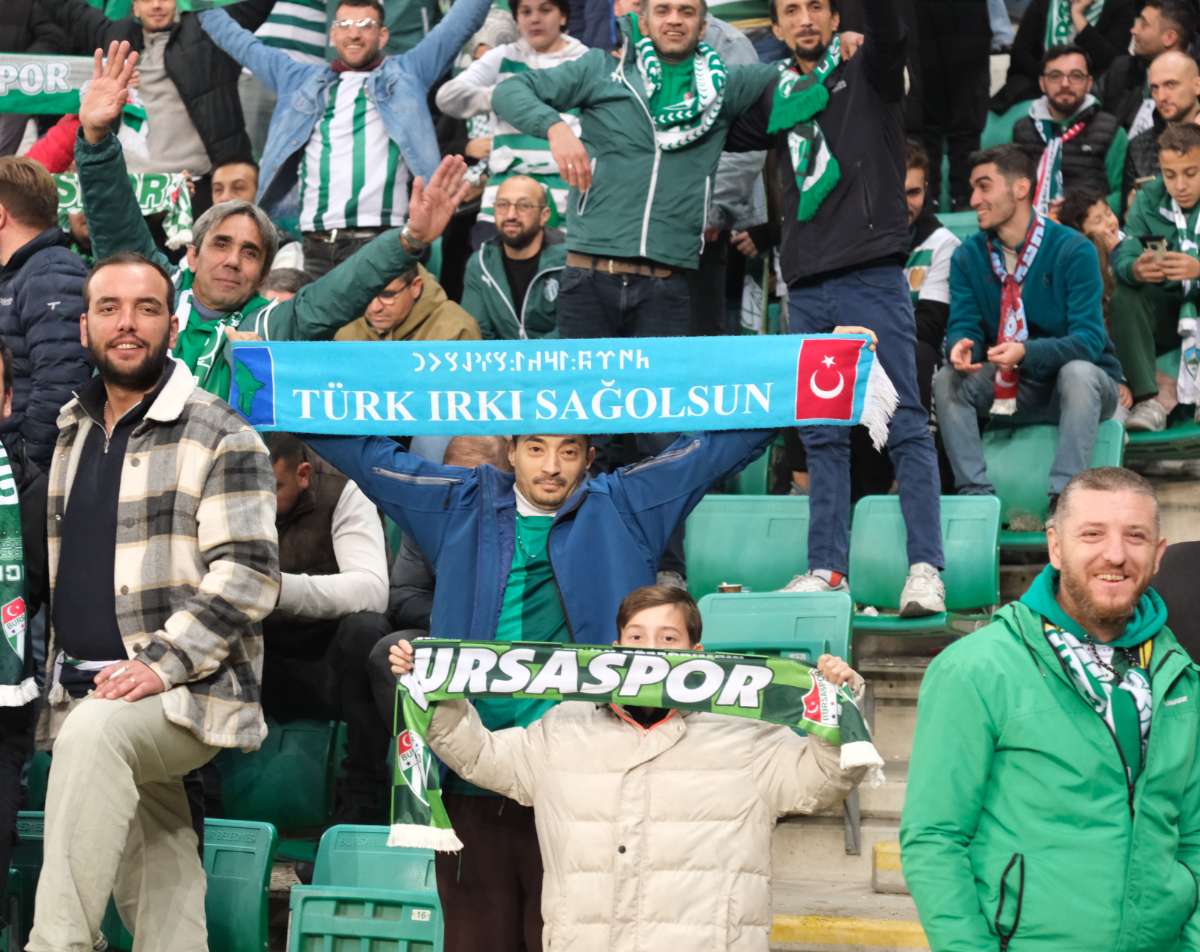 (FOTO GALERİ)Bursaspor-Aliağa FK maçından taraftar fotoğrafları