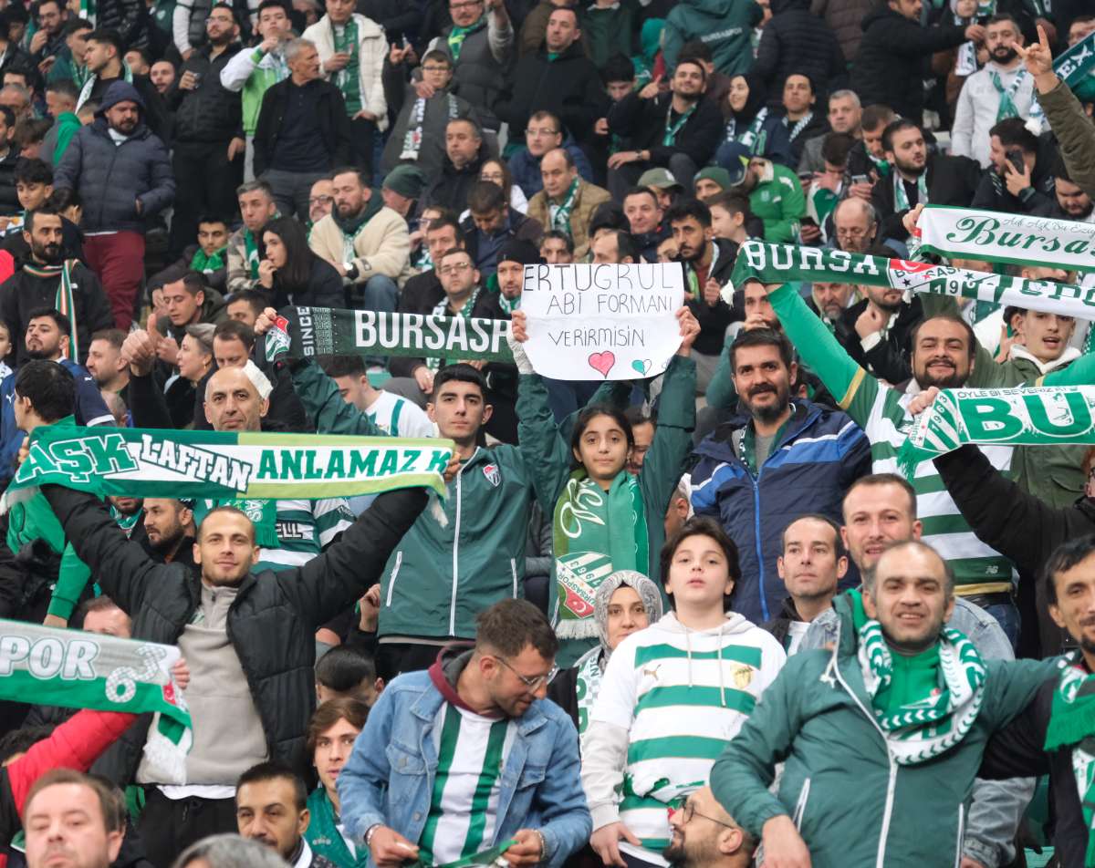 (FOTO GALERİ)Bursaspor-Aliağa FK maçından taraftar fotoğrafları