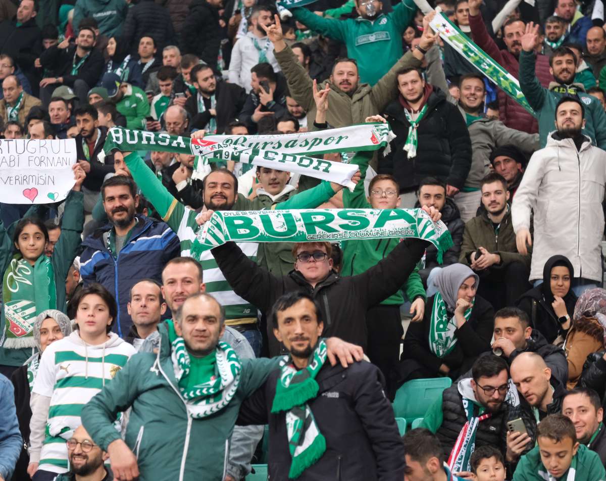 (FOTO GALERİ)Bursaspor-Aliağa FK maçından taraftar fotoğrafları