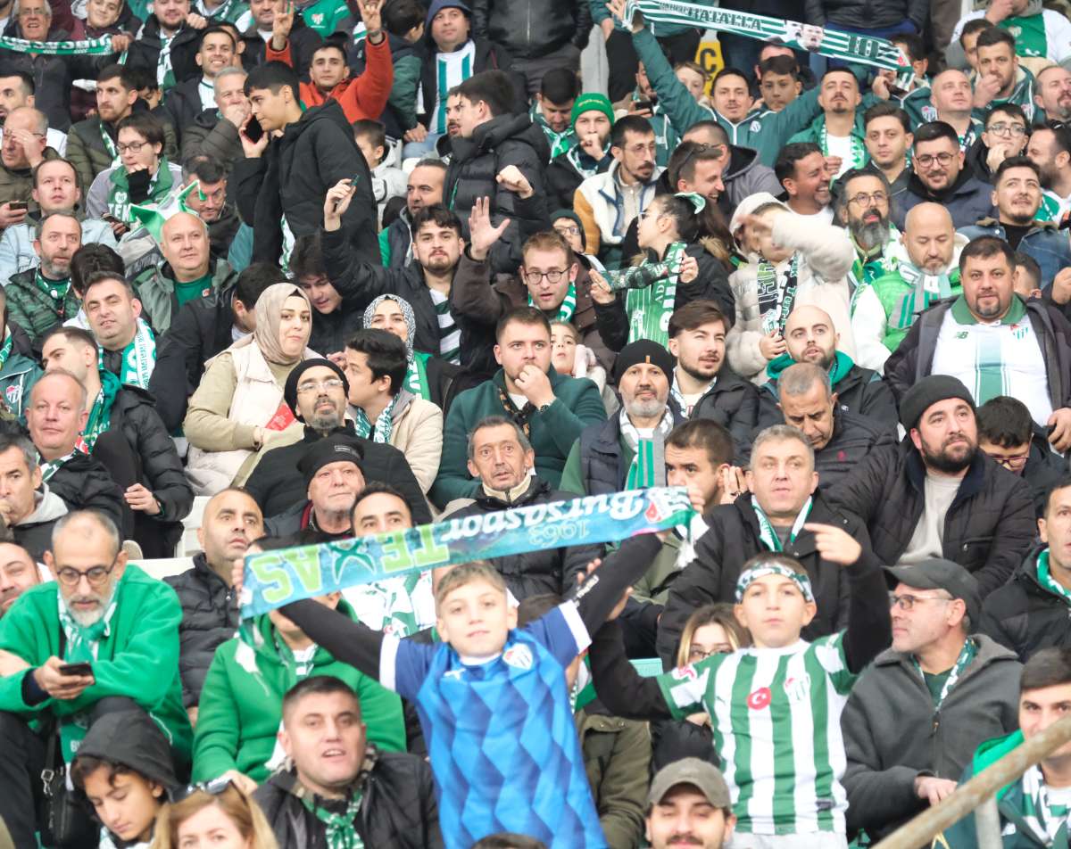 (FOTO GALERİ)Bursaspor-Aliağa FK maçından taraftar fotoğrafları