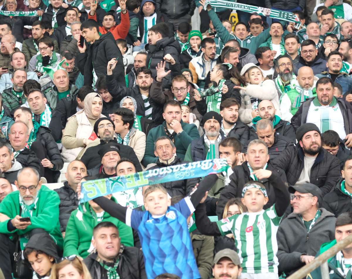 (FOTO GALERİ)Bursaspor-Aliağa FK maçından taraftar fotoğrafları