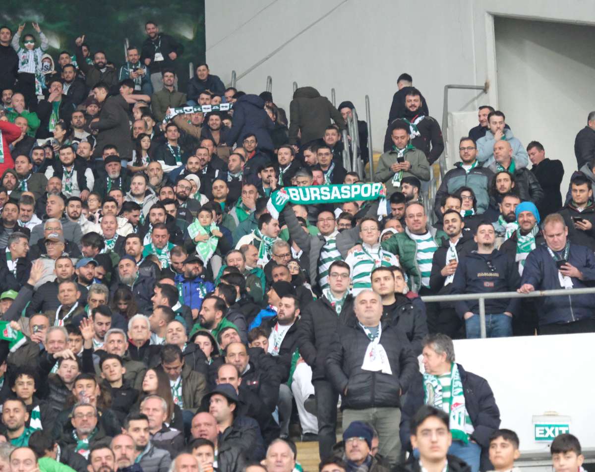 (FOTO GALERİ)Bursaspor-Aliağa FK maçından taraftar fotoğrafları
