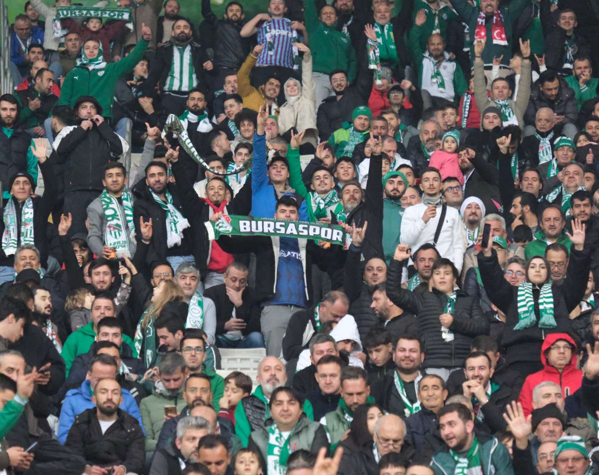 (FOTO GALERİ)Bursaspor-Aliağa FK maçından taraftar fotoğrafları