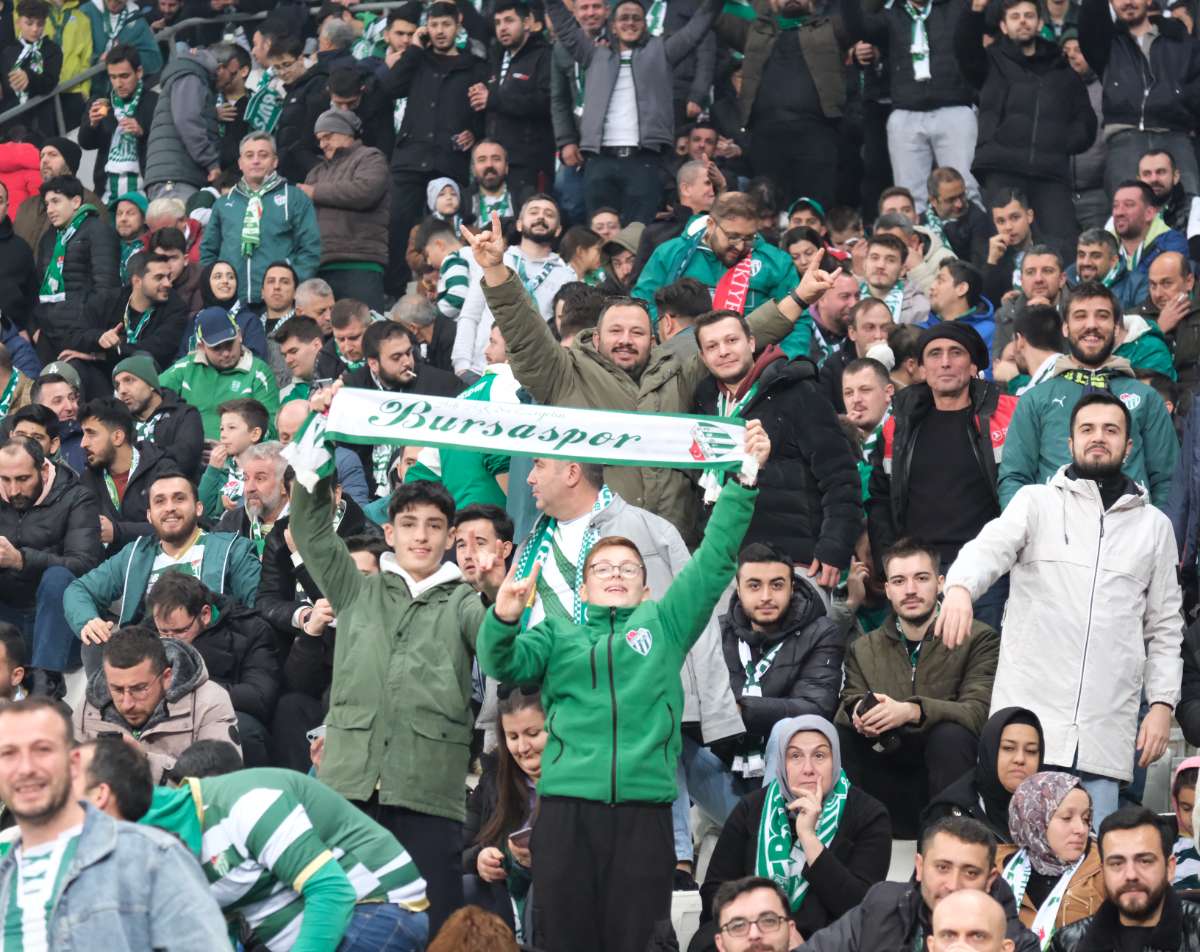 (FOTO GALERİ)Bursaspor-Aliağa FK maçından taraftar fotoğrafları