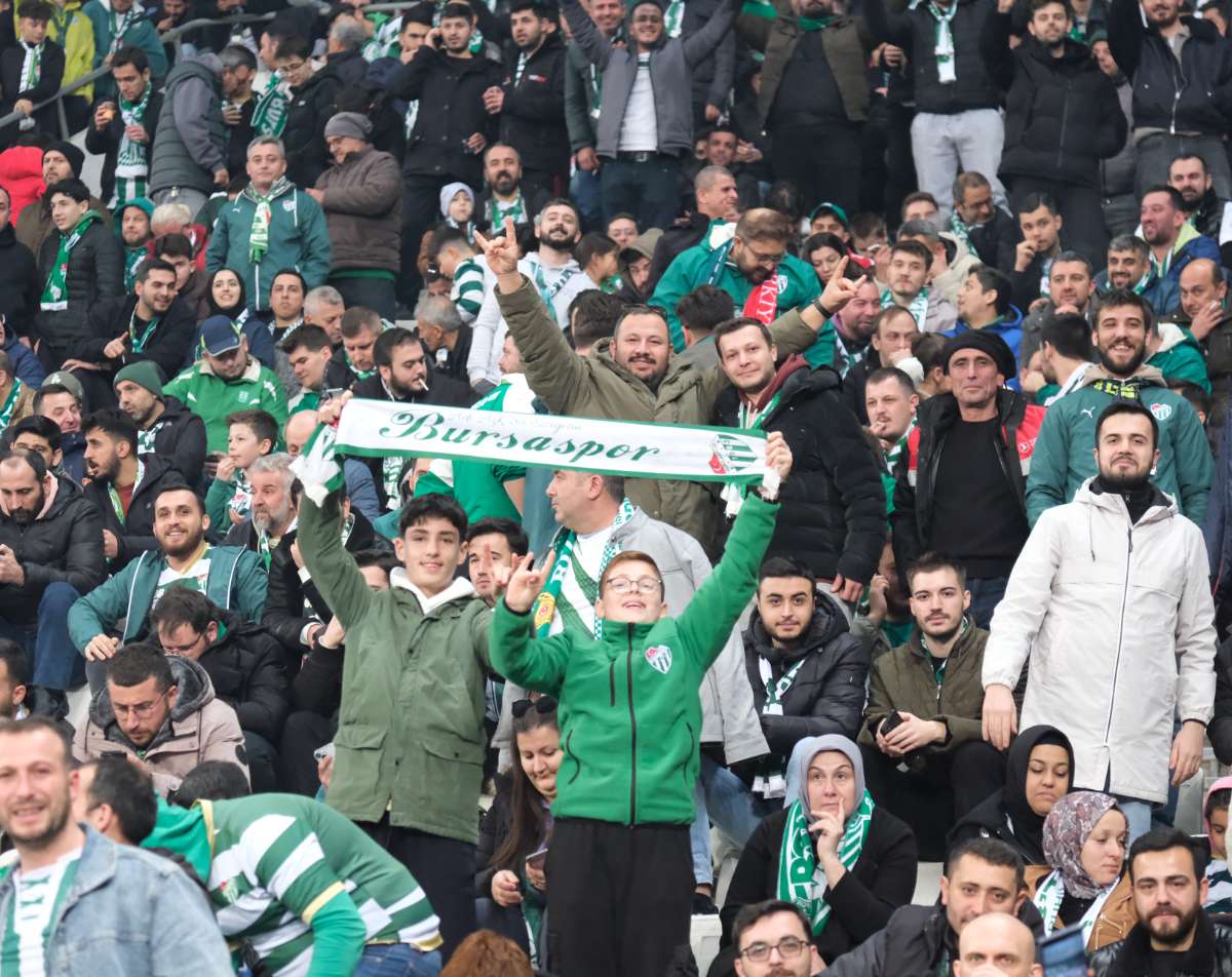(FOTO GALERİ)Bursaspor-Aliağa FK maçından taraftar fotoğrafları