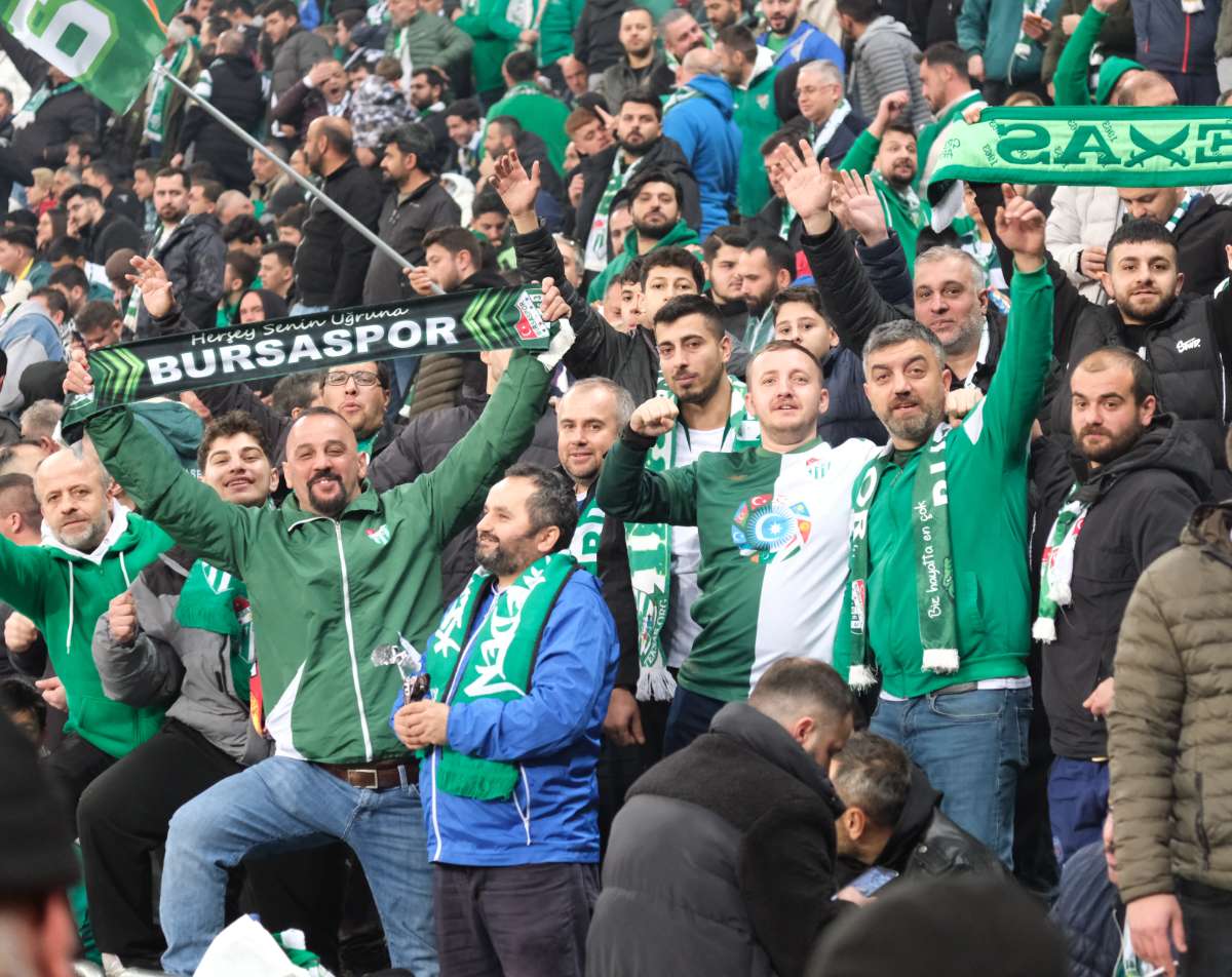 (FOTO GALERİ)Bursaspor-Aliağa FK maçından taraftar fotoğrafları