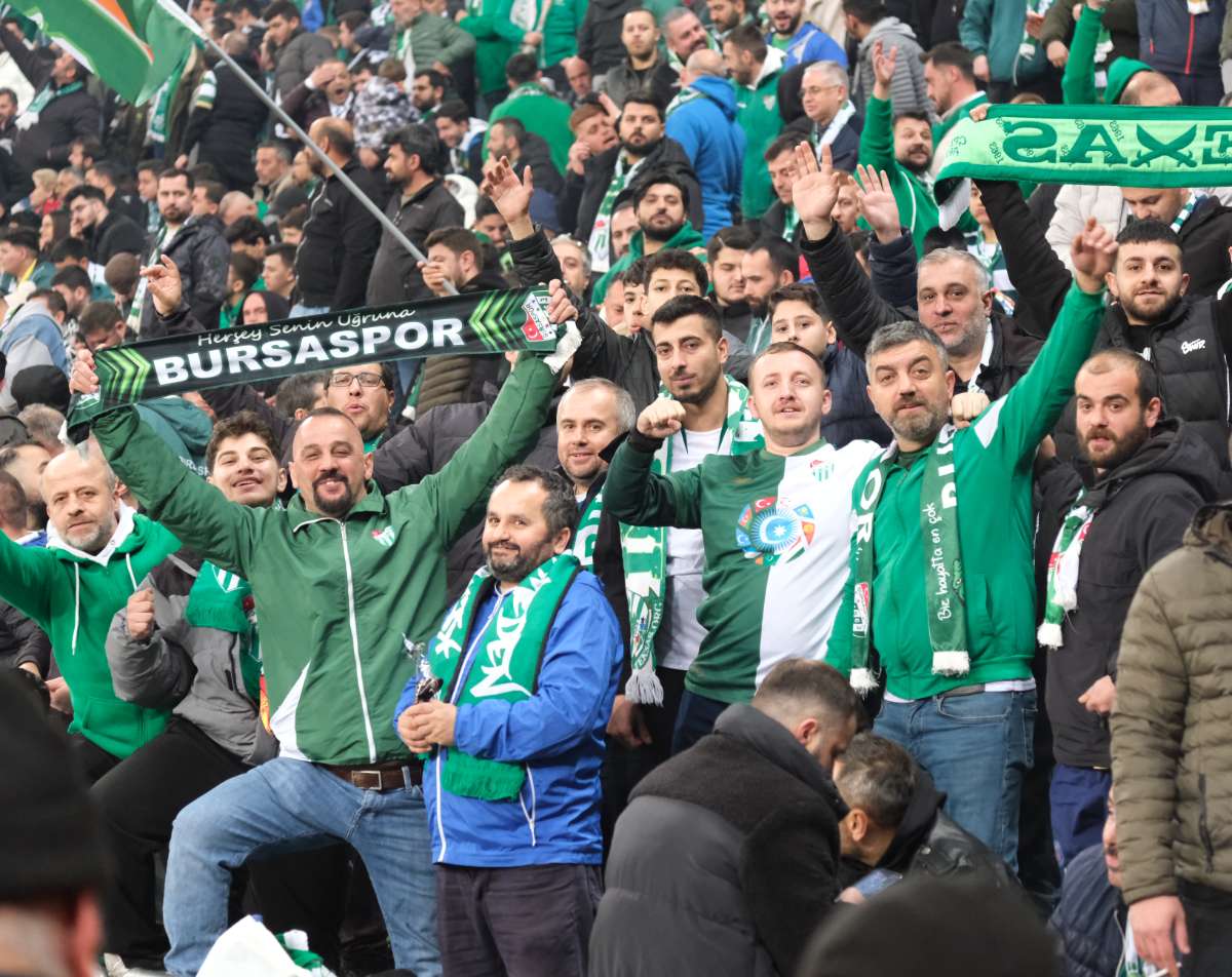 (FOTO GALERİ)Bursaspor-Aliağa FK maçından taraftar fotoğrafları