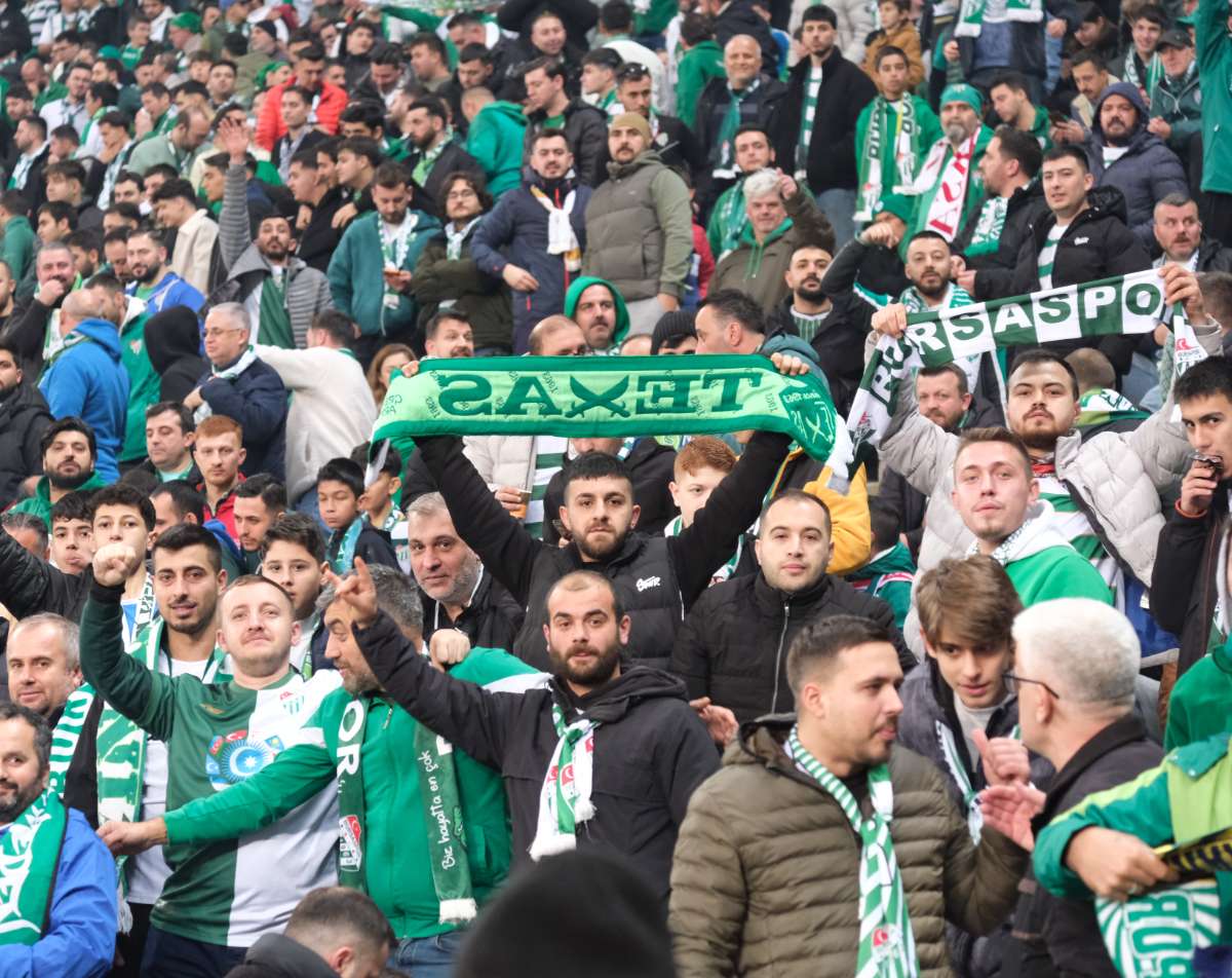 (FOTO GALERİ)Bursaspor-Aliağa FK maçından taraftar fotoğrafları