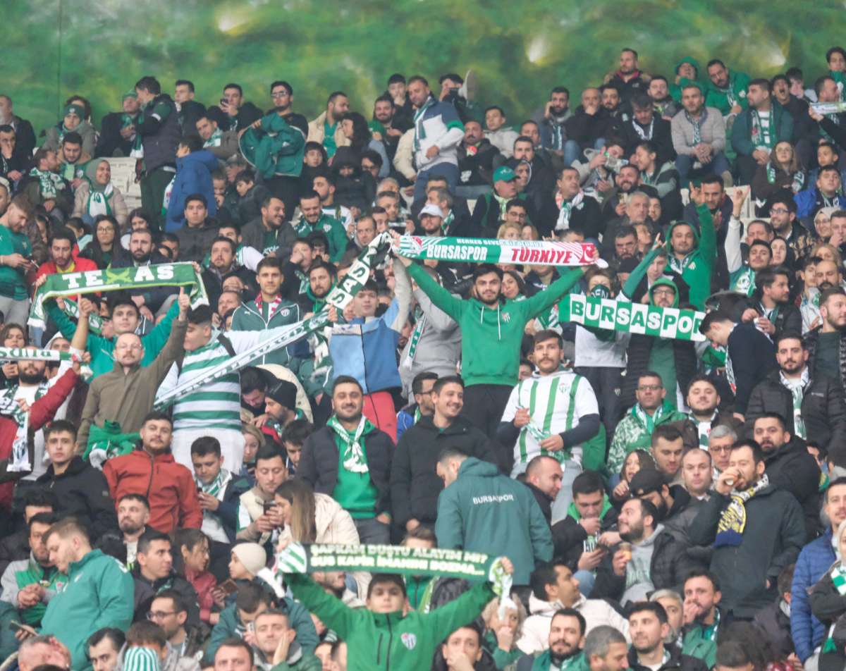 (FOTO GALERİ)Bursaspor-Aliağa FK maçından taraftar fotoğrafları