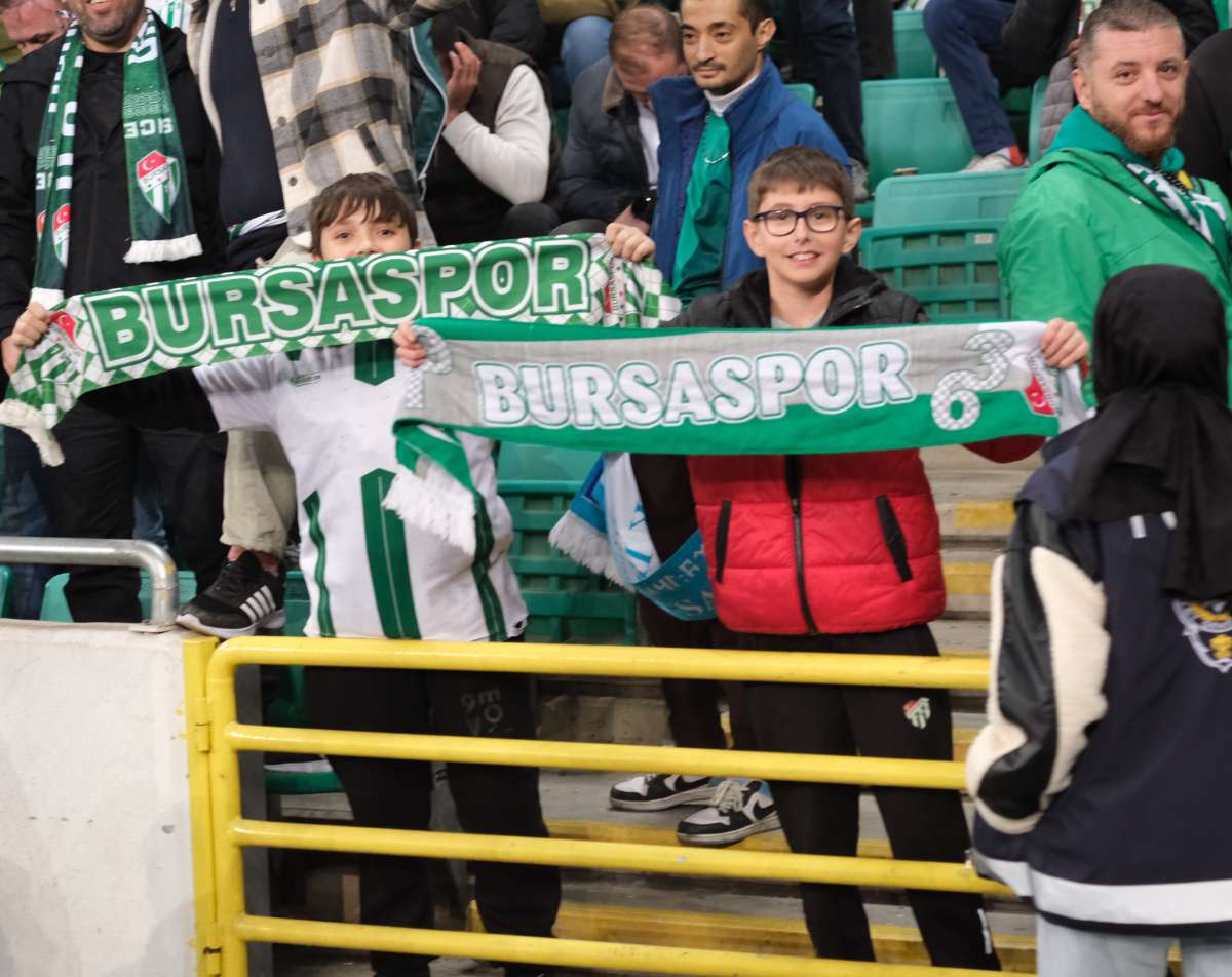(FOTO GALERİ)Bursaspor-Aliağa FK maçından taraftar fotoğrafları