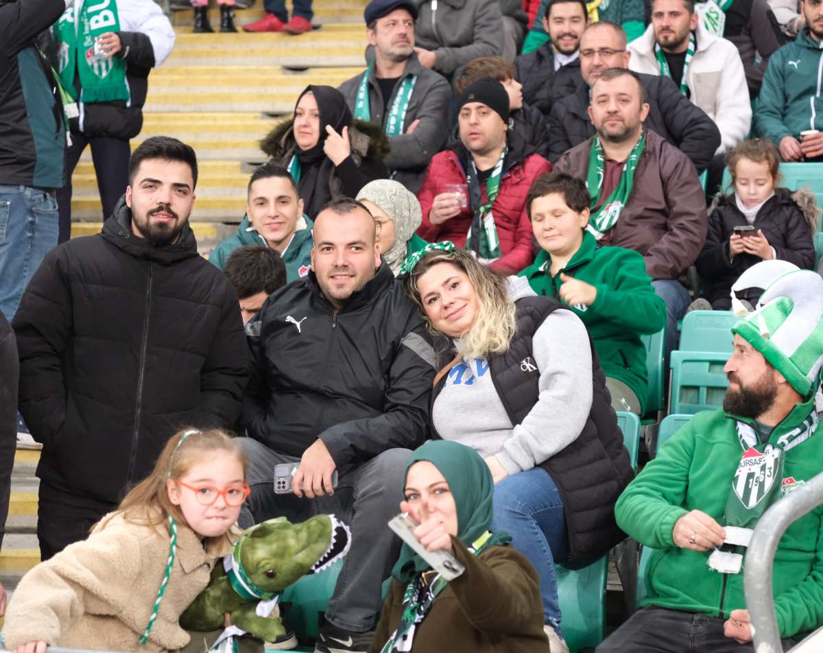(FOTO GALERİ)Bursaspor-Aliağa FK maçından taraftar fotoğrafları