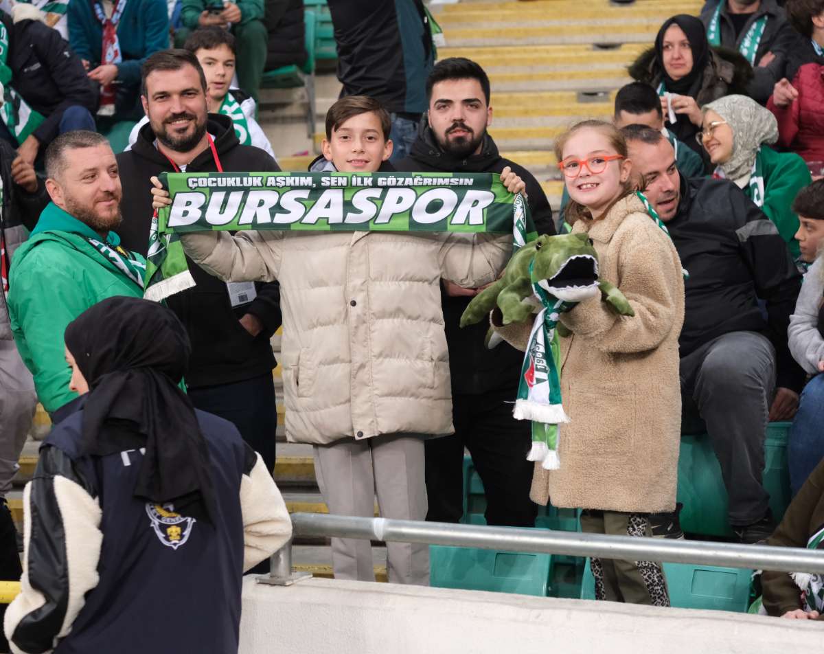 (FOTO GALERİ)Bursaspor-Aliağa FK maçından taraftar fotoğrafları
