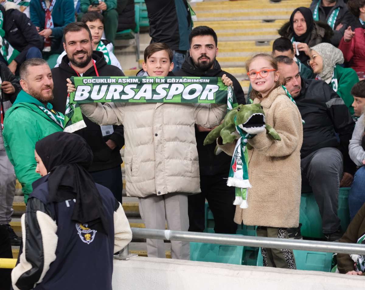 (FOTO GALERİ)Bursaspor-Aliağa FK maçından taraftar fotoğrafları