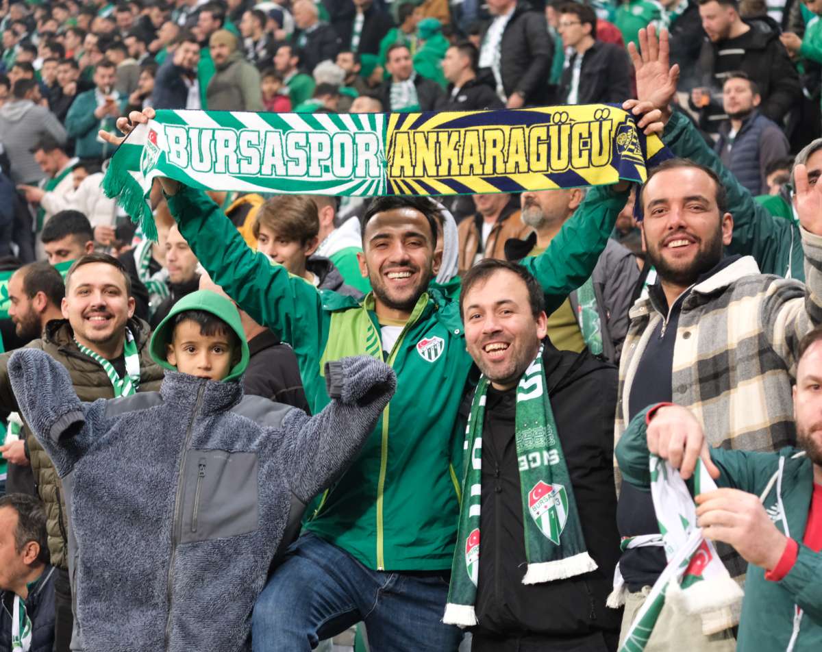 (FOTO GALERİ)Bursaspor-Aliağa FK maçından taraftar fotoğrafları