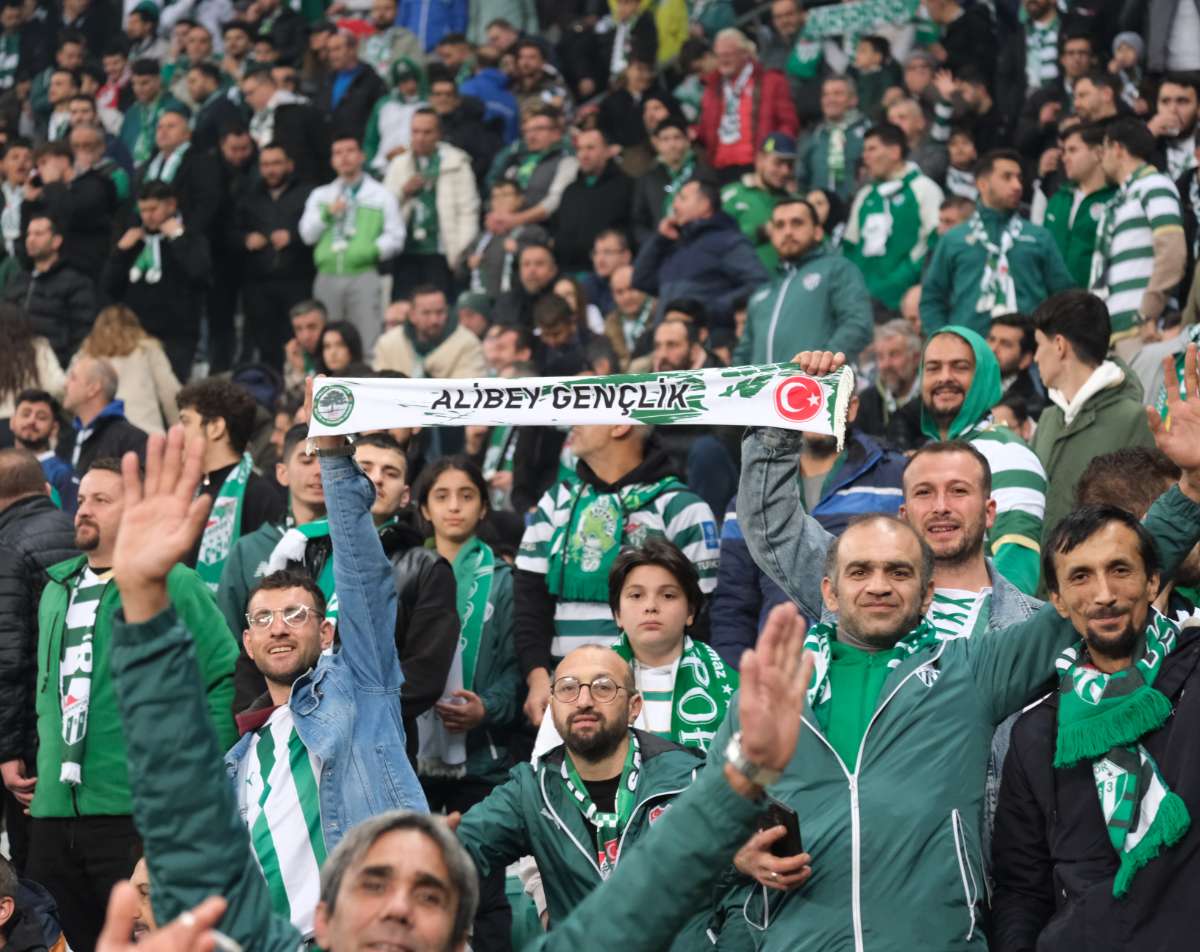 (FOTO GALERİ)Bursaspor-Aliağa FK maçından taraftar fotoğrafları