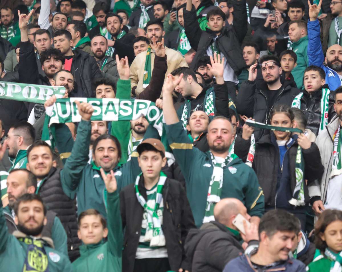 (FOTO GALERİ)Bursaspor-Aliağa FK maçından taraftar fotoğrafları