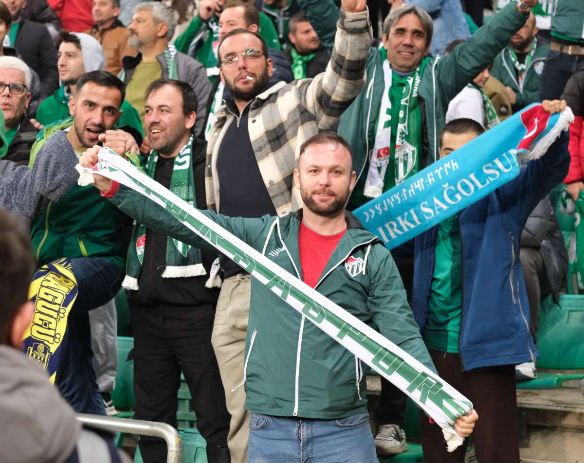 (FOTO GALERİ)Bursaspor-Aliağa FK maçından taraftar fotoğrafları
