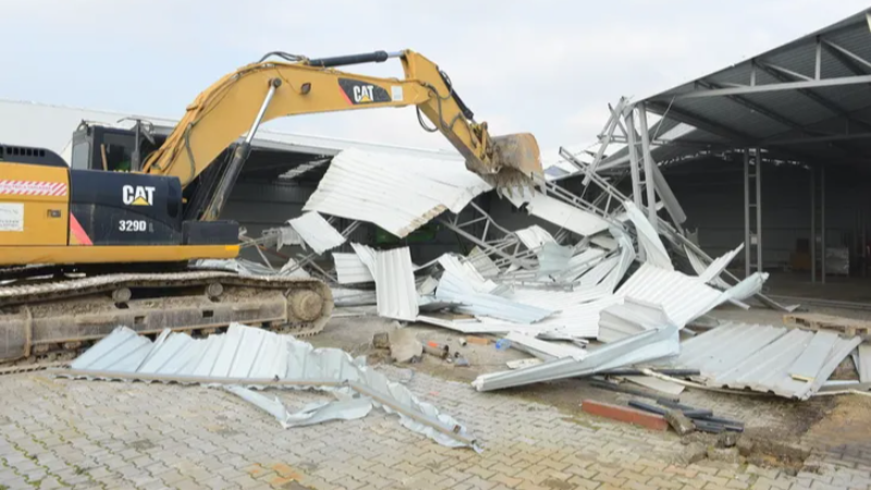 Nilüfer’de 2 kaçak yapı yıkıldı