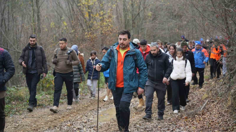 Yenişehir’de doğa yürüyüşü ile gençler stres attı