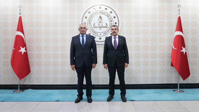 Bakan Tekin, KKTC Milli Eğitim Bakanı Çavuşoğlu’nu makamında ağırladı