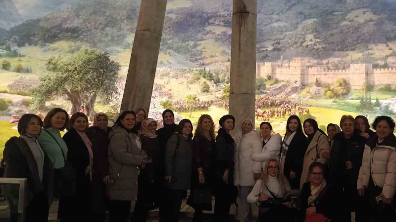 Osmangazili kadınlar kültür turlarıyla moral depoluyor