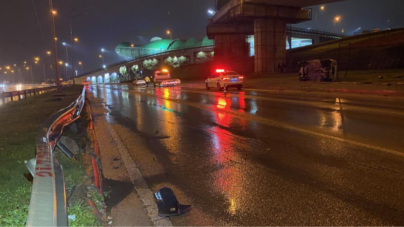 Kontrolden çıkan otomobil takla attı