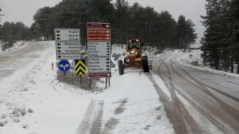 Bursa'da kar seferberliği: Büyükşehir ekipleri sahada